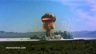 Ansicht einer Atombombe Explosion [upl. by Aroled]