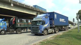 MALAYSIA TRUCKS PORT KLANG FEB 2018 [upl. by Ettie]