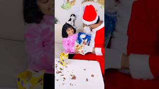 The kind Santa🤶🥰shortstiktok londonuksaruaathish santachristmasgiftschocolatesharelindt [upl. by Ithnan]