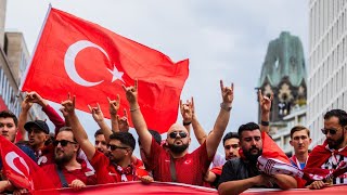 Ausnahmezustand am Kurfürstendamm 😱🔥 10000 Türkei Fans in Berlin [upl. by Wasserman]