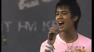 Aliff Aziz  Sayang Sayang  2008  LIVE [upl. by Adyaj]