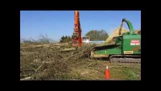 Broyage de bois destiné aux chaufferies ou paillage des sols [upl. by Fasa]