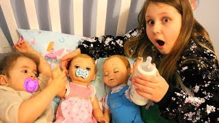 Kids Pretend Play Taking Care of 3 Babies feeding and night time routine video [upl. by Blasien]