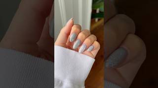 Snygga glittriga gråa naglar 🩶💅🏼 trydippi dippi dippinails dippikit nails nailinspo [upl. by Annoyek]