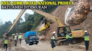 Proyek Tetap Berlangsung‼️Pengguna Jalan di Tengah Bahaya automobilebatujombaroad repairs [upl. by Laehcym]