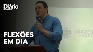 Prefeito de Juazeiro do Norte paga flexões de braço durante entrega de fardamentos [upl. by Htaeh993]