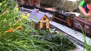 Garden Railroad 2015 Tour Stop 3 Grass Flats RR Des Moines IA [upl. by Joab]