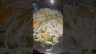 Hakka Noodles Recipe😋🍜 Guys Like amp Subcaribe 👍👍hakkanoodles chowminlover fastfoodies [upl. by Darrej]