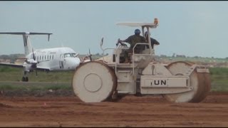 独立１年に向け作業加速 南スーダン、空港整備公開 [upl. by Enawd471]