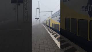 064 Ein kurzer Blick  Zugeinfahrt eines Metronom inden Northeimer Bahnhof im Nebel 4K [upl. by Anialeh]