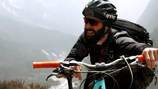 Himalaya  il relève le défi en VTT [upl. by Ashly]