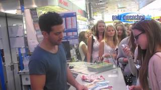 Signierstunde Elyas MBarek von „Türkisch für Anfängerquot Müller Markt München am 17082012 [upl. by Ocko199]