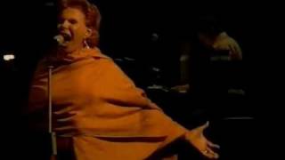 Ornella Vanoni  Non andare via live 2002 [upl. by Ilrahc242]