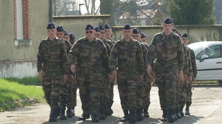 France  le service militaire volontaire un tremplin pour lemploi des jeunes [upl. by Notlef]