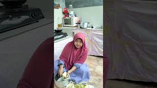 bikin ketupat untuk lebaran idul adha makanenak cooking masakankeseharian food masaksimple [upl. by Florencia692]