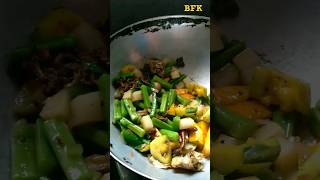 Ilish Macher Matha Diye Pui Shak  Hilsa Fish Recipe  Bengali Recipe  Bengali Food Kitchen shorts [upl. by Kcirret]