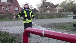 Selbstretten bei der Feuerwehr  Mastwurf Halbmastwurf und Technik [upl. by Feld475]