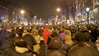 Un réveillon 2017 festif sur les ChampsElysées à Paris [upl. by Eiramlehcar152]