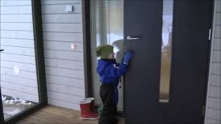 3yearold Nino opens a Rollockdoor [upl. by Enomsed]