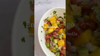 Ensalada de Mango con tomate palta y cebolla comidasaludable vidasaludable recetasfitnutricion [upl. by Lach483]