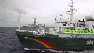 Greenpeace se posiciona en el punto donde Repsol planea iniciar sus prospecciones en Canarias [upl. by Bunch490]