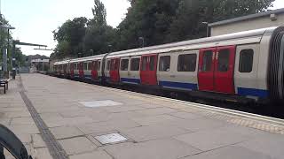 District Line train arriving at and departing from East Putney [upl. by Atok]