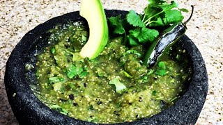 SALSA VERDE TATEMADA PICOSA MUY SABROSA HECHA EN MOLCAJETE [upl. by Munmro]