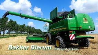 Wintergerst combinen met John Deere 9880i STS Bakker Bierum [upl. by Naziaf]