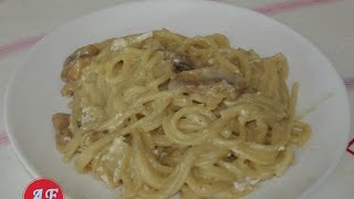 spaguetti a la crema de champiñones [upl. by Ettennat327]