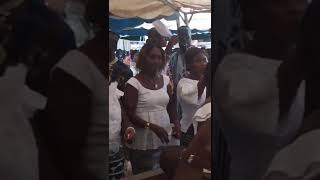 Chorale Saint Pierre de Niangon A la victime Pascale [upl. by Shoifet]