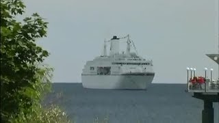 Das Traumschiff MS Deutschland vor der Heringsdorfer Seebrücke [upl. by Uokes505]