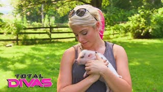 Alexa Bliss and Nia Jax visit a pig farm Total Divas Dec 6 2017 [upl. by Walt817]