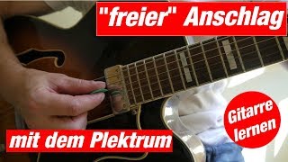 Mit Plektrum spielen  der freie Anschlag  Gitarre lernen [upl. by Cyrie]