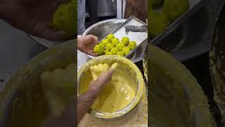 Vada Pav Street Food  Mumbai Street Food [upl. by Miriam583]