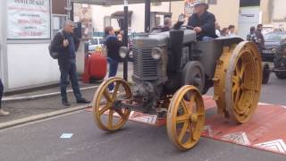 Défilé de tracteurs anciens à Caussade Landini Case Lanz Bulldog SFV Farmall Renault [upl. by Myrtle]