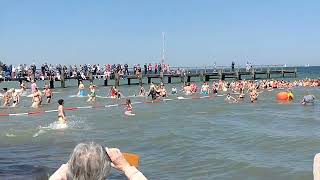 Anbaden in Travemünde bei 9 Grad Wassertemperatur Ostsee 13052023 [upl. by Bringhurst]