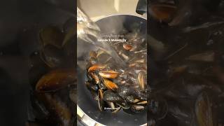 Have you ever tried this👩🏻‍🍳mussels recipe food youtubeshorts explore [upl. by Eylatan722]