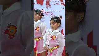 LEIKA PENTAS DANCE DITEMANI AYAH BUNDA LEXIE LEIKA BUNDA DEGDEGAN BANGET 😮😮 leika [upl. by Enelrihs]