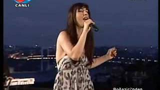 Hande Yener Kibir Live  Boğaziçi nden [upl. by Kinom]