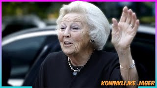 Beatrix was blijkbaar erg moe want ze valt in slaap tijdens voorstelling op SintMaarten [upl. by Latterll]