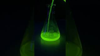 Mi compuesto químico favorito Fluoresceína ciencia química curiosidades experimento [upl. by Carlene]