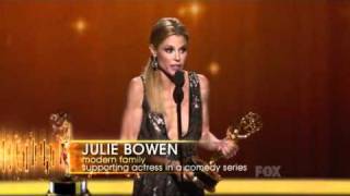 Julie Bowen wins an Emmy for Modern Family at the 2011 Primetime Emmy Awards [upl. by Einneg]