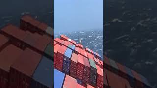 Así la vista en mar abierto de un barco de contenedores navegando en aguas turbias 😱😳😮 [upl. by Dorfman175]