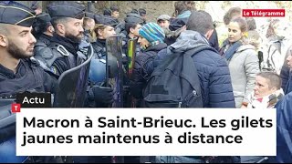 Macron en visite à SaintBrieuc les gilets jaunes maintenus à distance [upl. by Nadnarb]