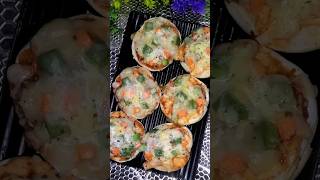 Without oven banae Chhota sa mini pizza  mini pizzapizzayoutubeshortsTheindianflavourkitchen [upl. by Novehc]