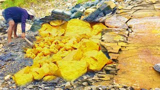 wow amazing day found a lot gold under stone at foothills on million years [upl. by Suiradal]