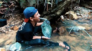 BATU PERMATA HIJAU KRISTAL TERBESARHANYA DI HUTAN SUMATERA BISA MENDAPATKAN BATU INI [upl. by Notniuq523]