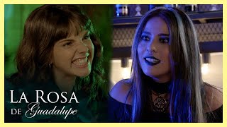 Carolina y Luvia se reencuentran en una fiesta  La rosa de Guadalupe 34 Historia de una bebida [upl. by Platt]