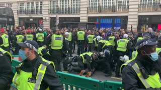 Police clash with antilockdown demonstrators in central London  Coronavirus [upl. by Toma659]