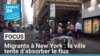 Accueil des migrants à New York  la ville tente d’absorber le flux • FRANCE 24 [upl. by Gladis952]